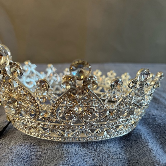Silver and Rhinestone Crown (5 inches around) - Picture 5 of 5